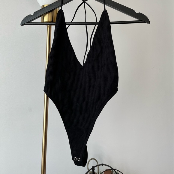 One piece from online I don’t remember where 😩 wore it once no stains - Picture 1 of 4